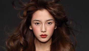 Phun môi collagen giá bao nhiêu?