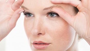 Sụp mí mắt - Nguyên nhân và cách khắc phụ