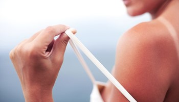 Sau khi tắm trắng có bắt nắng lại không?