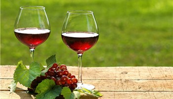 Bật mí cách làm đẹp da bằng rượu vang hiệu quả bất ngờ cho bạn
