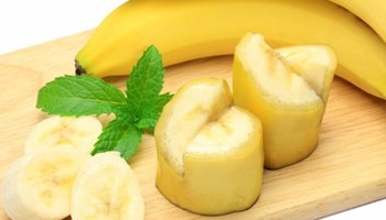 Tuyệt chiêu chữa mụn thịt bằng chuối