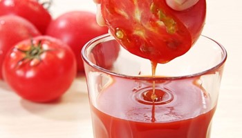 Trị mụn trứng cá bằng cà chua - Bạn đã thử chưa?