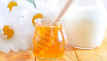 Mách bạn cách trị mụn bọc bằng mật ong