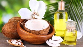 Mẹo chống nhăn da vùng mắt bằng dầu dừa cực hiệu quả