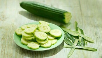 Mách bạn cách làm hồng nhũ hoa bằng dưa leo tự nhiên