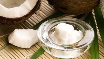 Bí quyết trị mụn trứng cá bằng dầu dừa hiệu quả trong 2 tuần