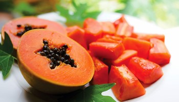 Mách bạn cách làm hồng nhũ hoa tại nhà bằng đu đủ nhanh chóng mà hiệu quả