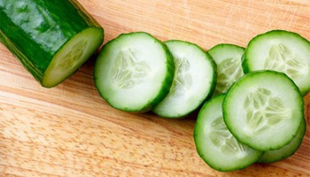 Tăng vẻ gợi cảm cho đôi gò bồng đào với cách làm hồng nhũ hoa từ dưa leo