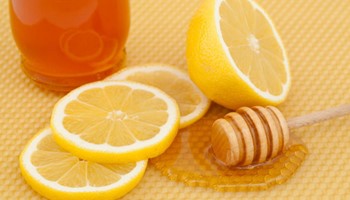 Cách trị nám gò má cực hiệu quả với mật ong và chanh