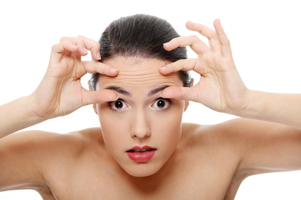 Cách xoá nếp nhăn trên trán đơn giản mỗi ngày