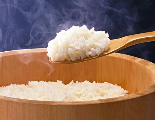 Trị mụn đầu đen bằng cơm nóng