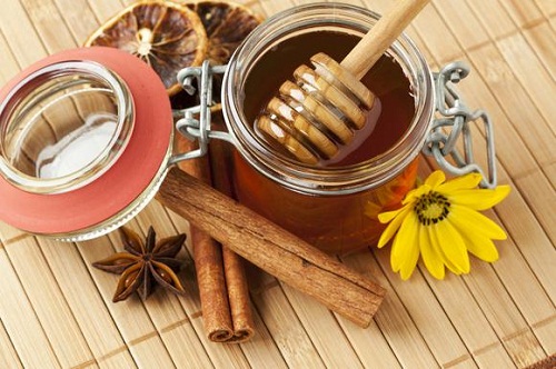 Cách trị mụn trứng cá bằng mật ong và quế